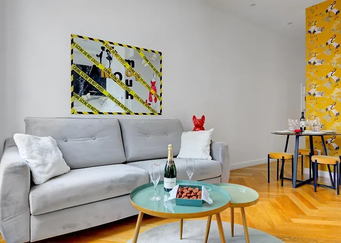210 Chanel - Superb In Apartment