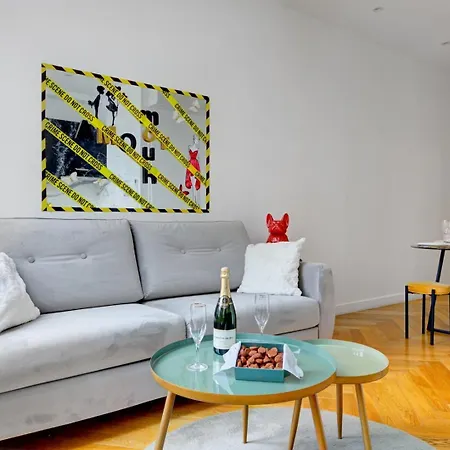 210 Chanel - Superb In Apartment