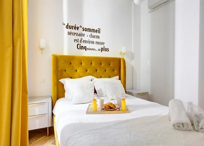 210 Chanel - Superb In * Paris