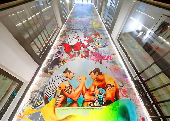 210 Chanel - Superb In * Paris