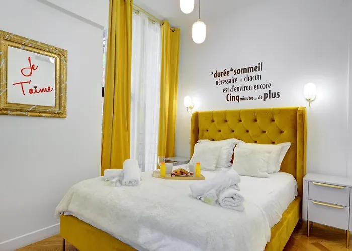 210 Chanel - Superb In * Paris