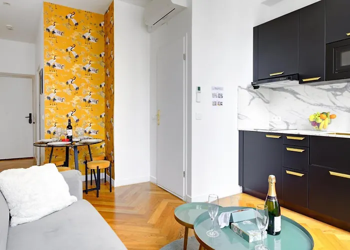 Apartment 210 Chanel - Superb In